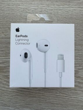 New Apple Earbuds with Lightening Connector